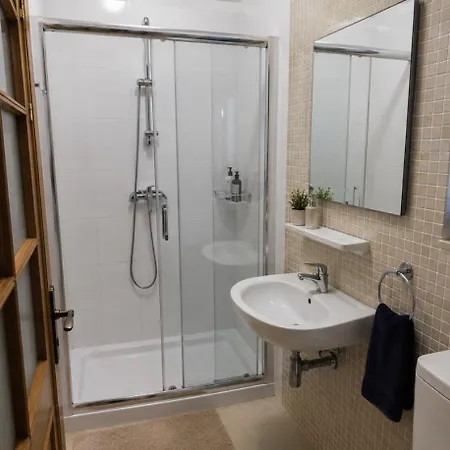 公寓 Modern 3-bedroom In Prime Location *