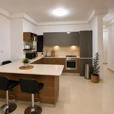 Modern 3-bedroom In Prime Location *